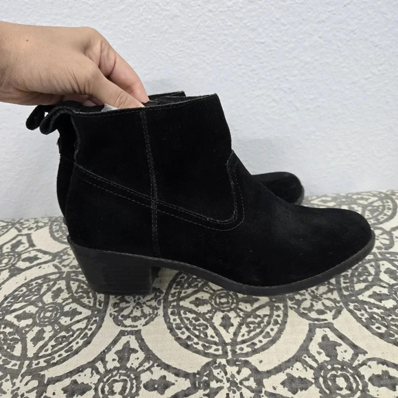Vionic Vera Suede Bootie - Picture 4 of 15